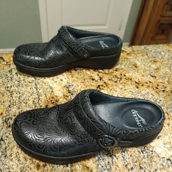 Dansko Professional Professional Black Tooled Leather clogs US 6.5 EU 37 EUC - Picture 1 of 12